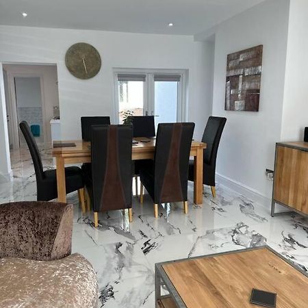 Clare Street - 3 Bedroom House With Private Parking ميرثير تيدفيل المظهر الخارجي الصورة