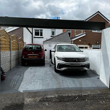 Clare Street - 3 Bedroom House With Private Parking ميرثير تيدفيل المظهر الخارجي الصورة