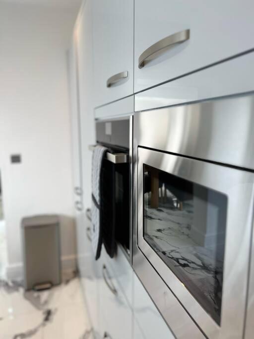 Clare Street - 3 Bedroom House With Private Parking ميرثير تيدفيل المظهر الخارجي الصورة